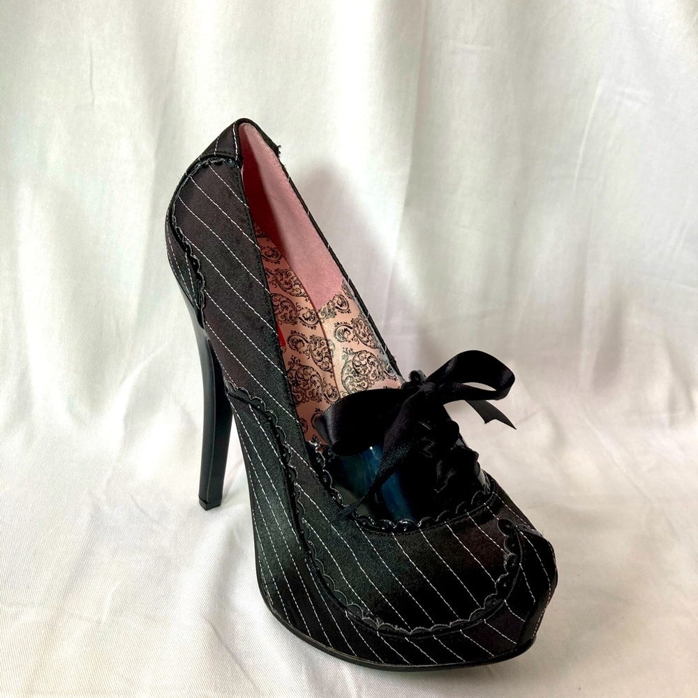 New Sexy Heel Pleaser Pinstripe Platform Pump